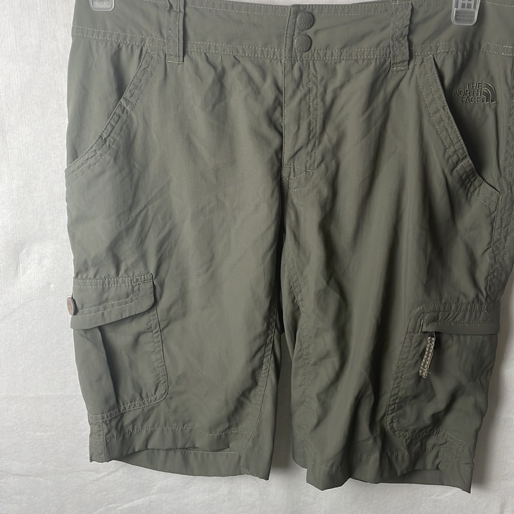 The north face bermuda shorts size 6